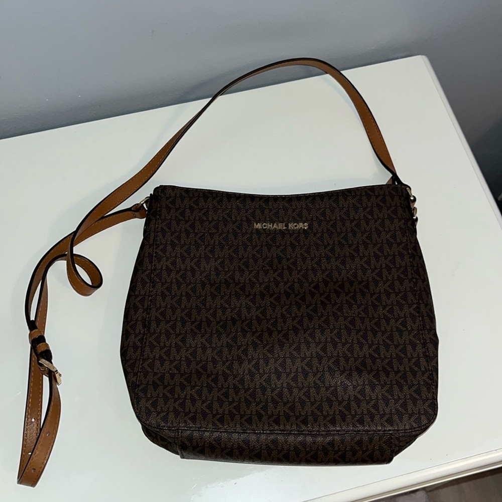 UNUSED Michael Kors Crossbody Messenger Bag!